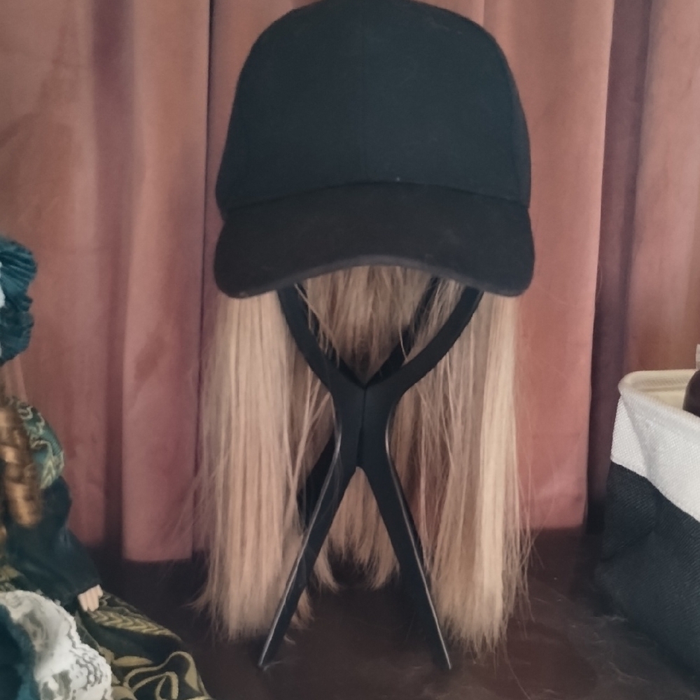 Black Cap with Blonde Hair Extension
